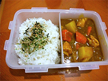 日本午餐便当咖喱鸡肉饭料理图片