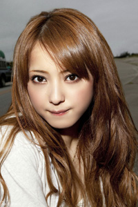 日本一线女明星佐佐木希长卷发发型图片