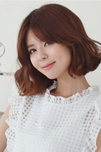 时尚性感美女韩式短发蛋卷发型造型图片