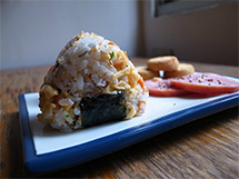 紫菜咸鲑鱼寿司饭团的做法大全