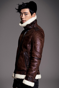 韩国男演员李钟硕寒冬加厚保暖皮衣写真图片