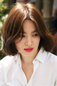2020年韩国最流行的中分短卷发发型设计图片