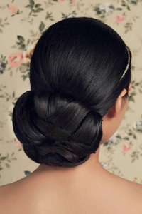 最新的韩式新娘盘发发型造型图片