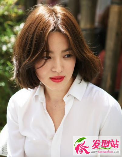 2020年韩国最流行的中分短卷发发型设计图片 第1页