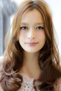 圆脸女生韩式水波纹烫发优雅知性发型图片