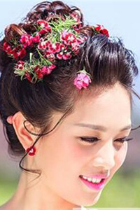 甜美女生最简单的韩式盘发发型图片