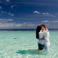 浪漫情侣在马尔代夫唯美浪漫图片