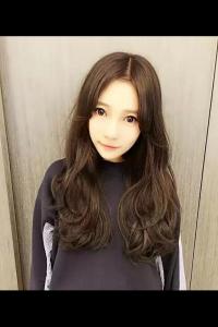 韩式女生刘海中长发烫发发型图片